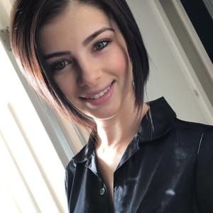 Meet your Posher, Chloe